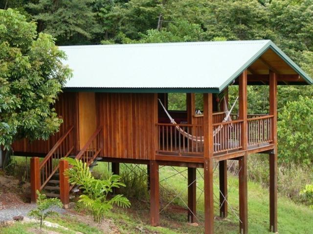 Chalet Coral Sea Views *