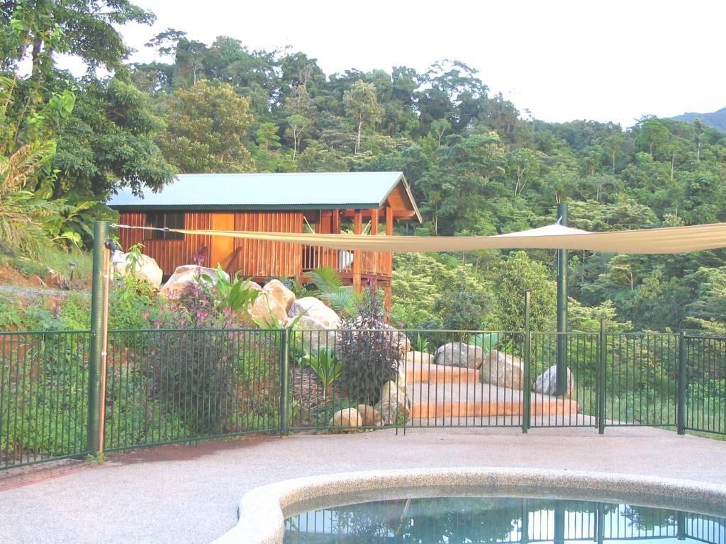Chalet Coral Sea Views *